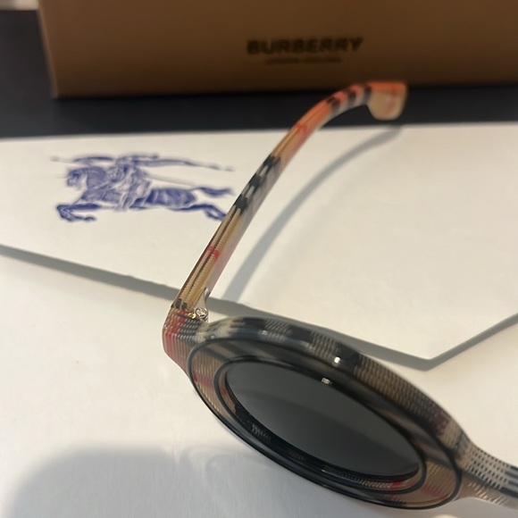 Burberry Round Frame Sunglasses - Picture 5 of 5